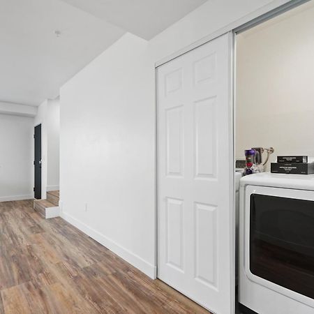 Spacious Bedroom With Shared Bathroom Los Angeles Bagian luar foto