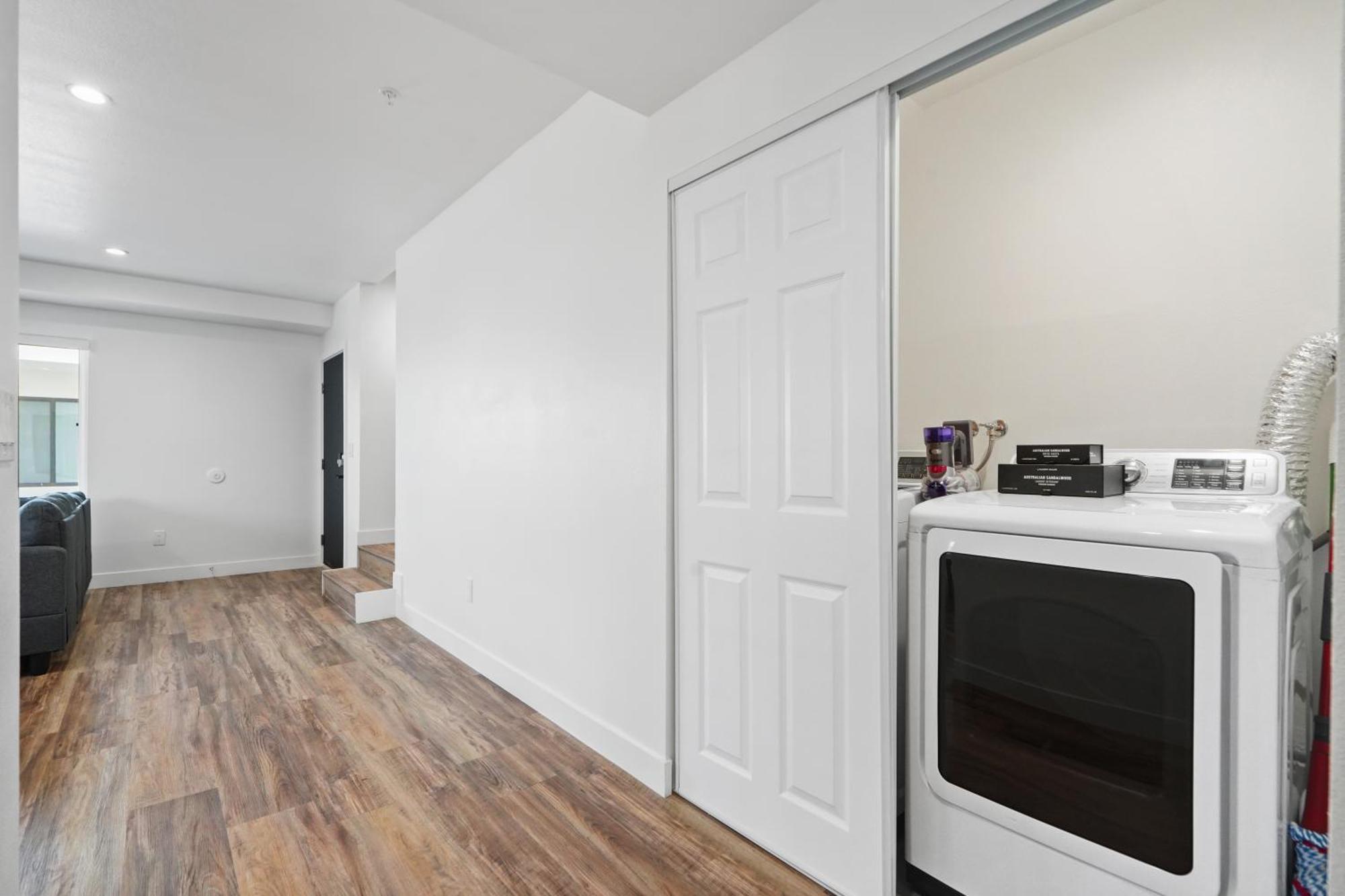 Spacious Bedroom With Shared Bathroom Los Angeles Bagian luar foto